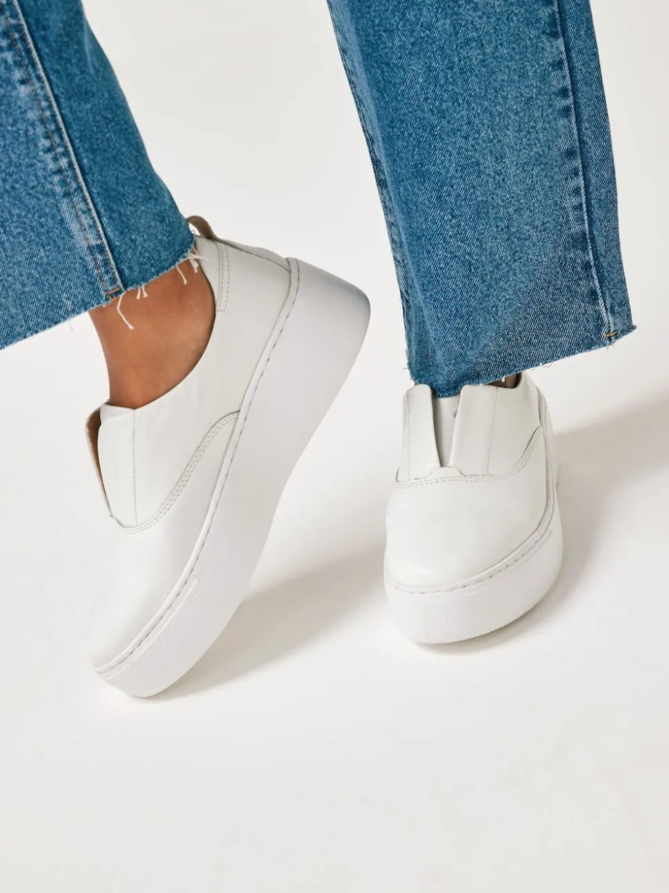 Wit - Signature leren sneakers met dikke plateauzolen en sleehak