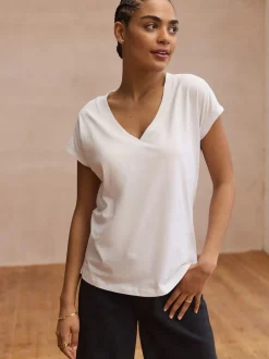 Wit - T-shirt met V-hals en kapmouwtjes
