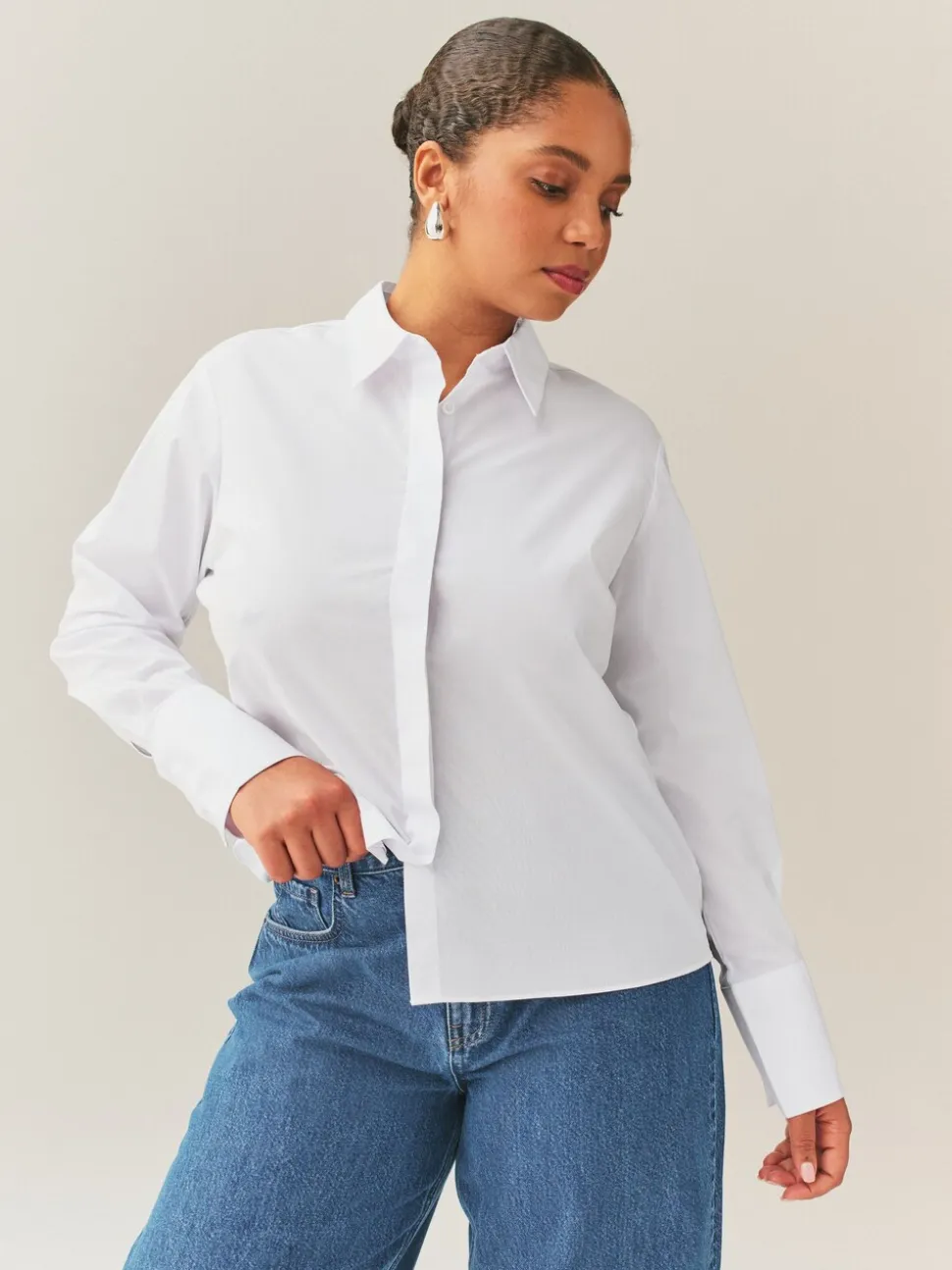 Wit - Vollere boezem stretchy essentieel getailleerd overhemd met lange mouwen