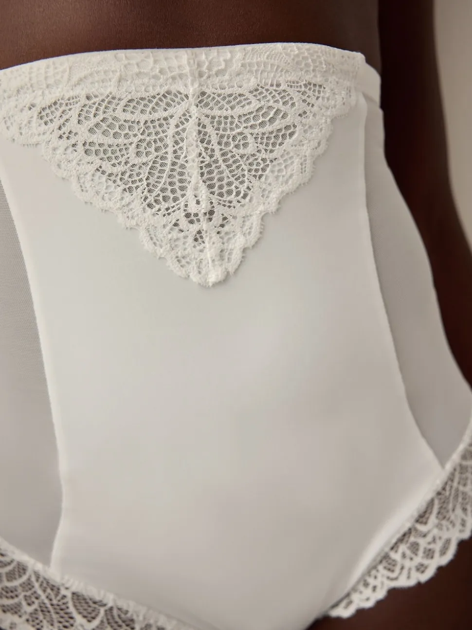 Wit - Vormende slip met stevige buikcorrectie