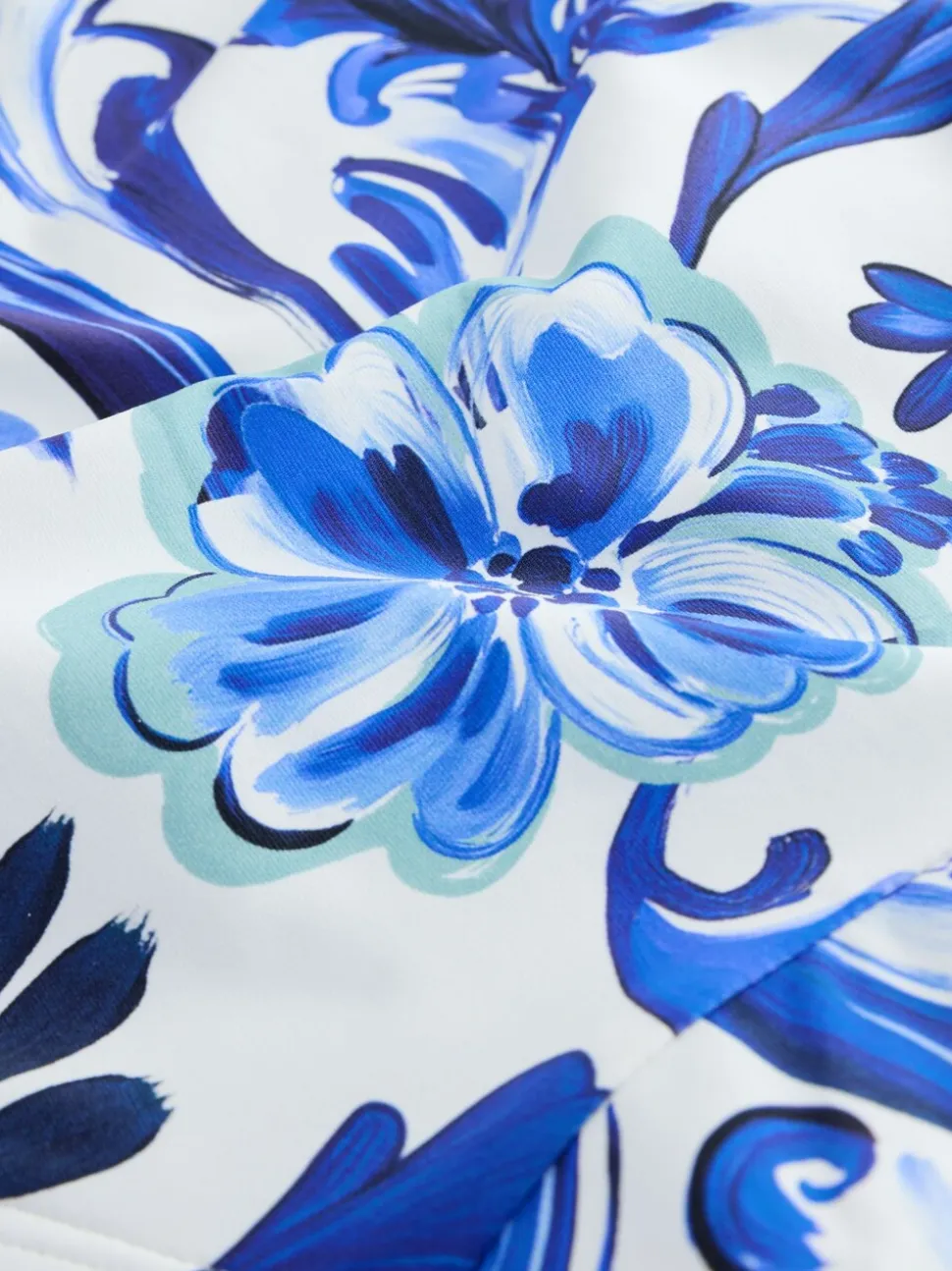 Wit/blauw porselein - Hoog uitgesneden bikinibroekje
