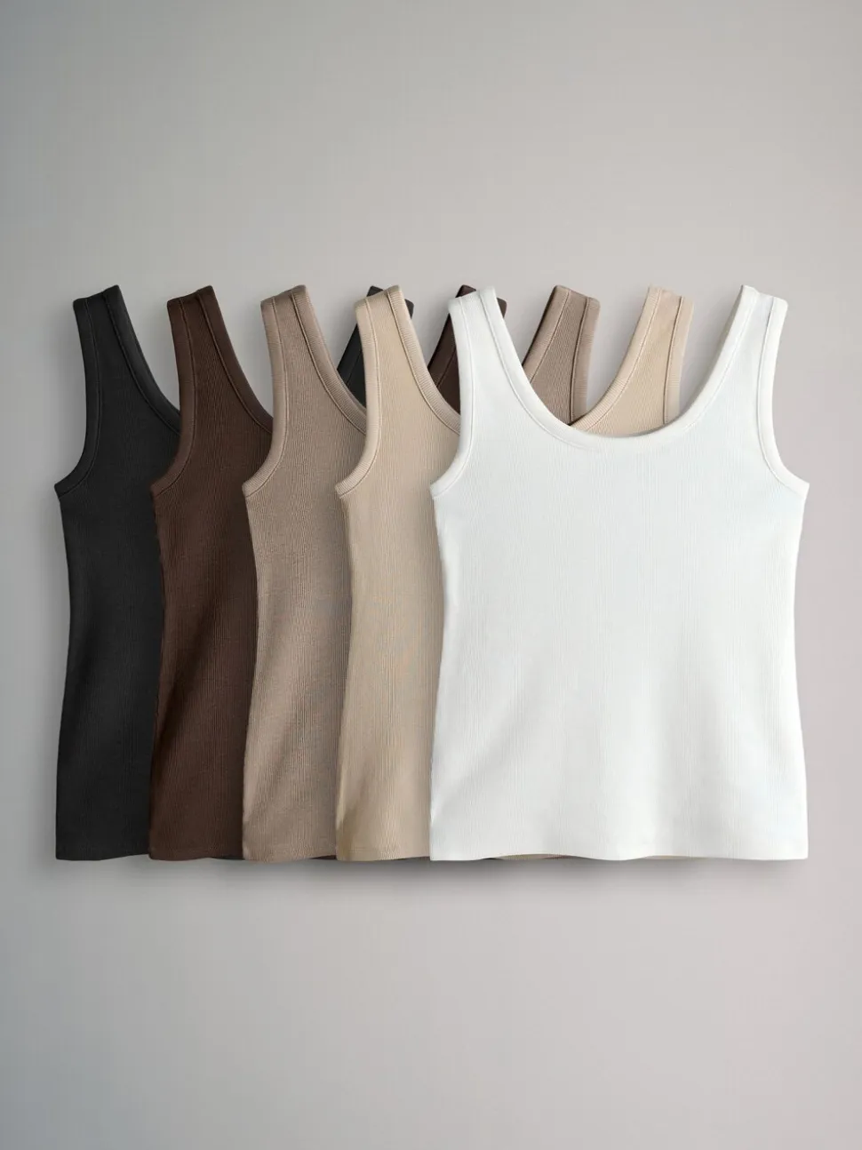 Wit/Zwart/Bruin/Taupebruin/Naturel - The Set van 5 geribbelde ronde hals hemdjes