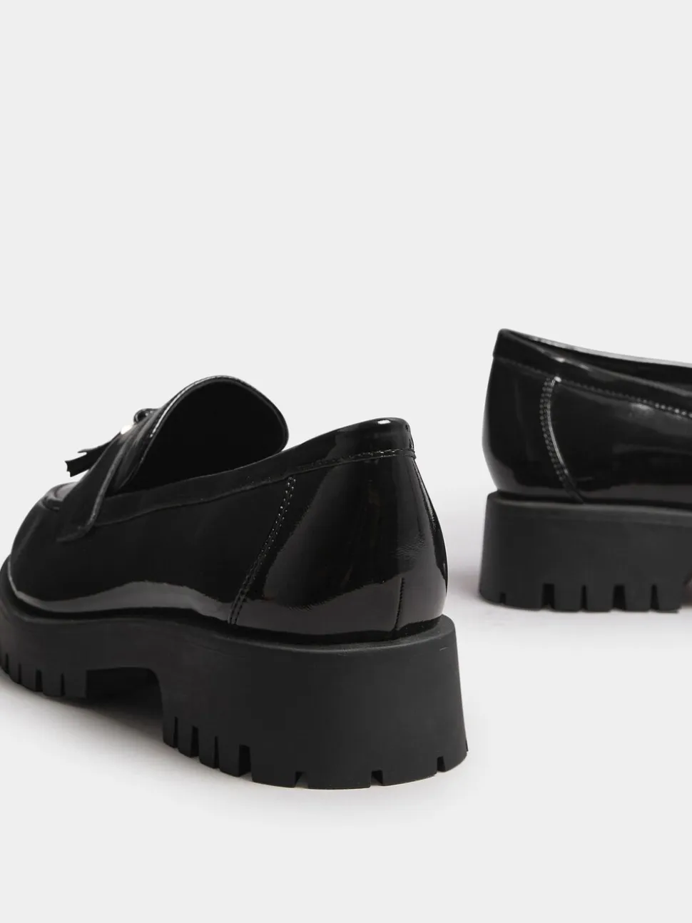 Yours Curve - Wijde lakleren loafers met kwastjes