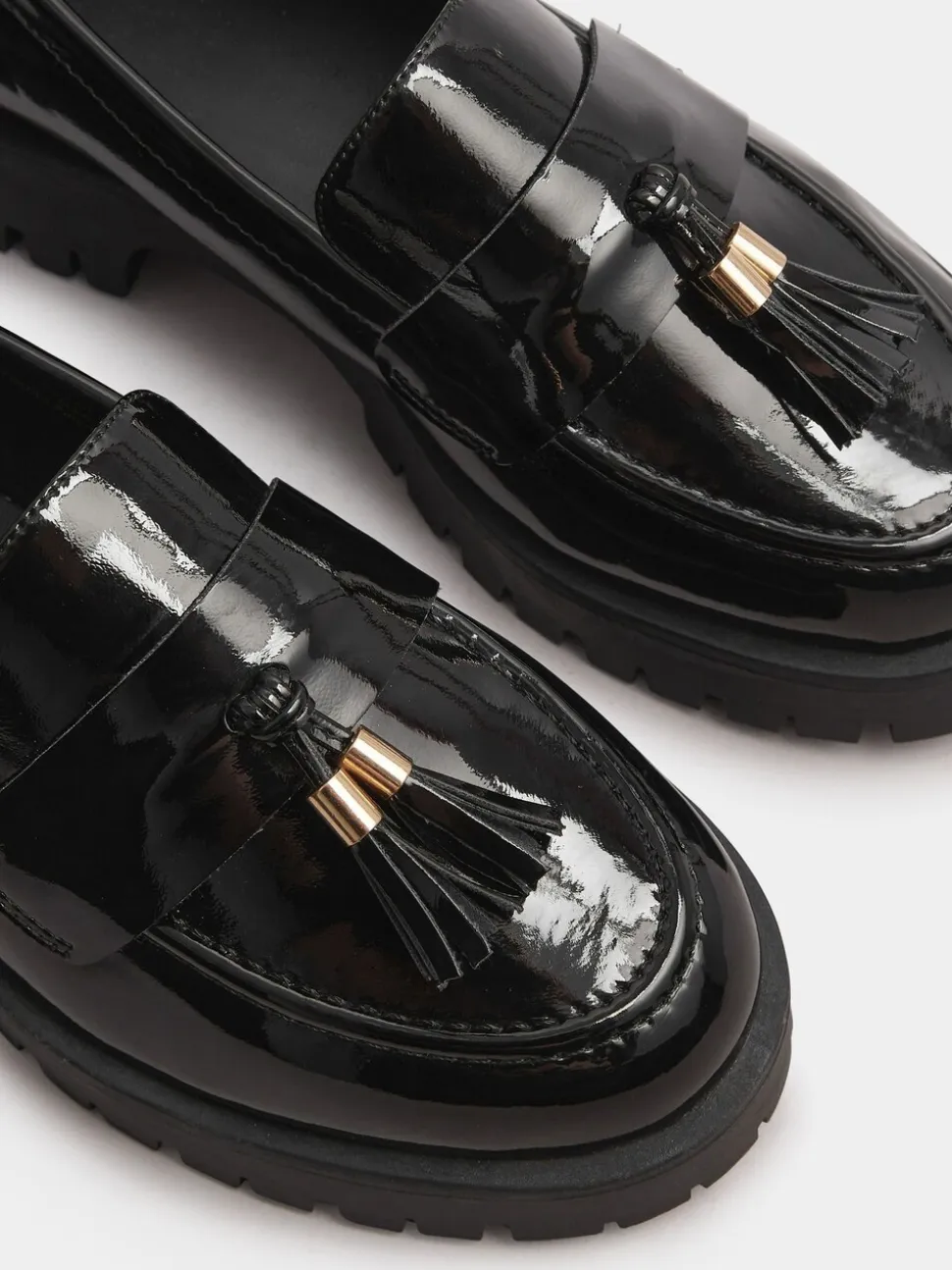 Yours Curve - Wijde lakleren loafers met kwastjes