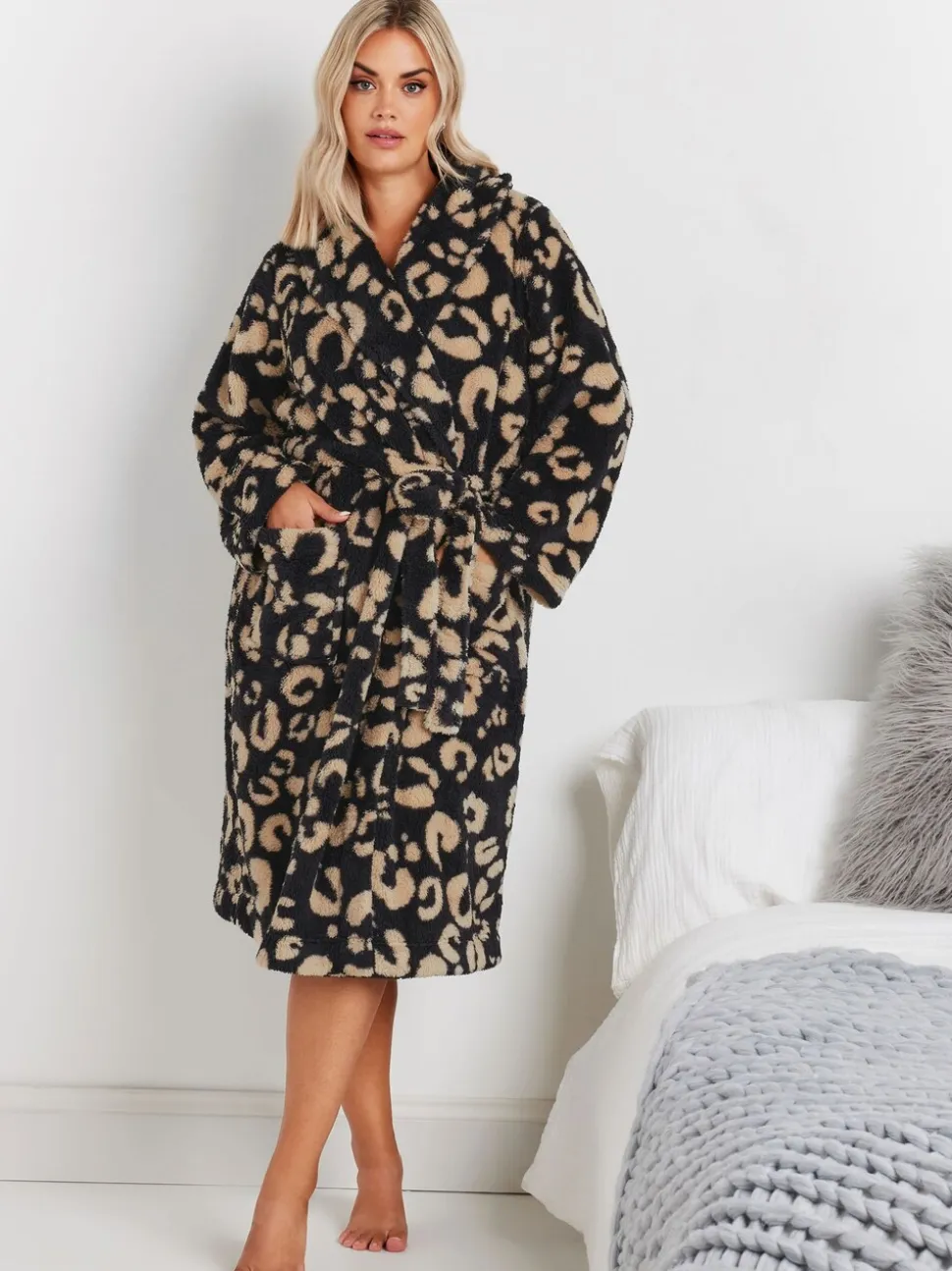 Yours Curve donzige badjas met sjaalkraag en dierenprint