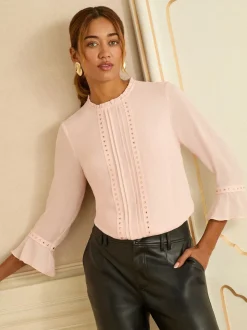 Zachtroze met hart - Love & Roses Hardware Detail Flute Sleeve Blouse
