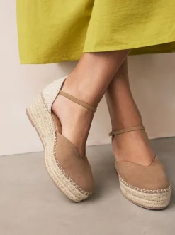 Zand - Espadrilles met sleehak en plateauzool met gesloten neus