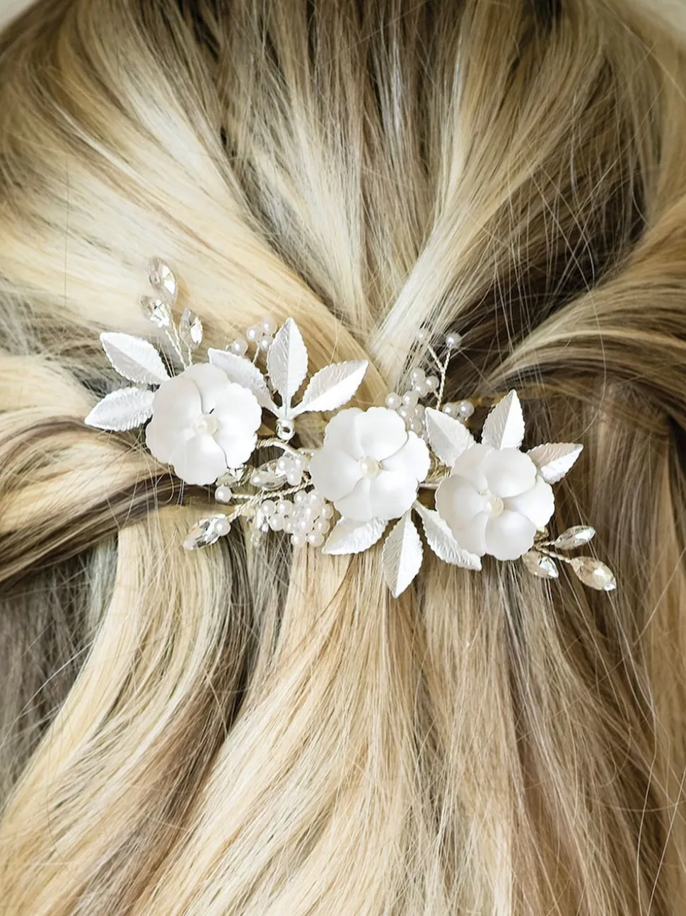 Zilver - Ivory & Co - Gardenia klem met kristallen, parels en geëmailleerde bloem