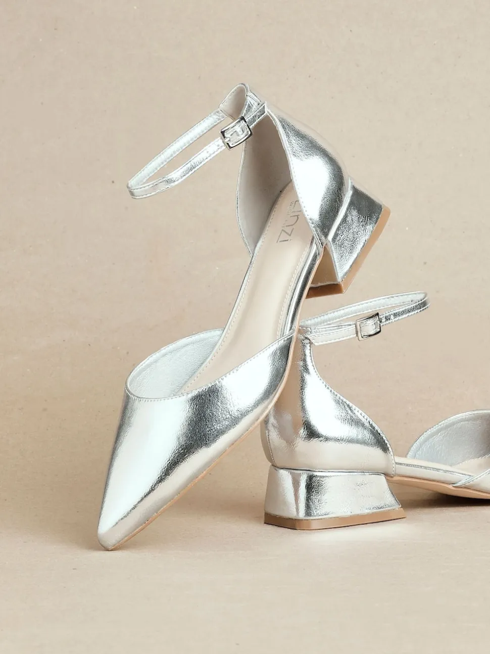 Zilver - Linzi Dolly pumps met lage blokhak en wijde pasvorm