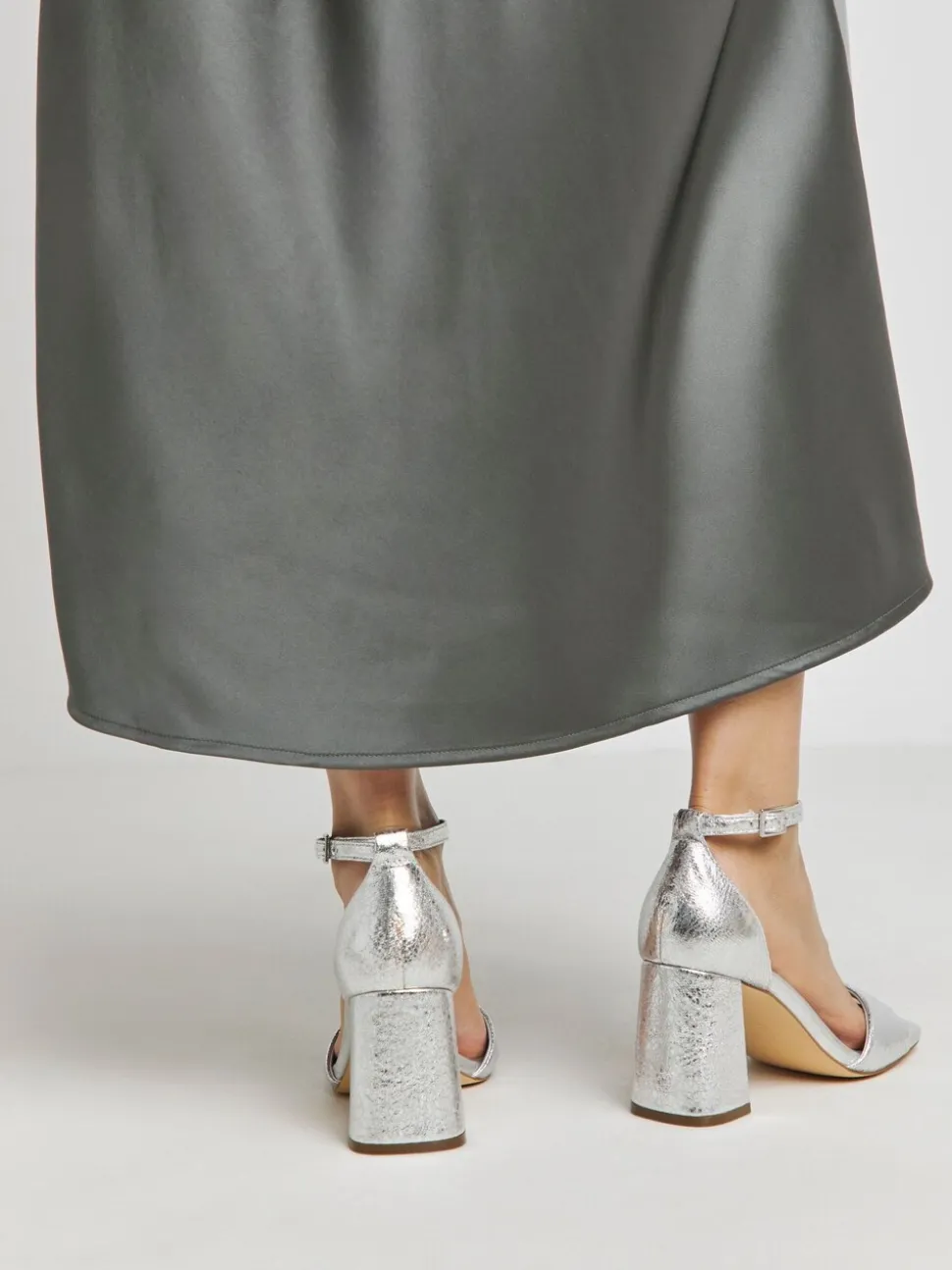 Zilver - Simply Be Barely There Block Heel Sandals In Wide Fit