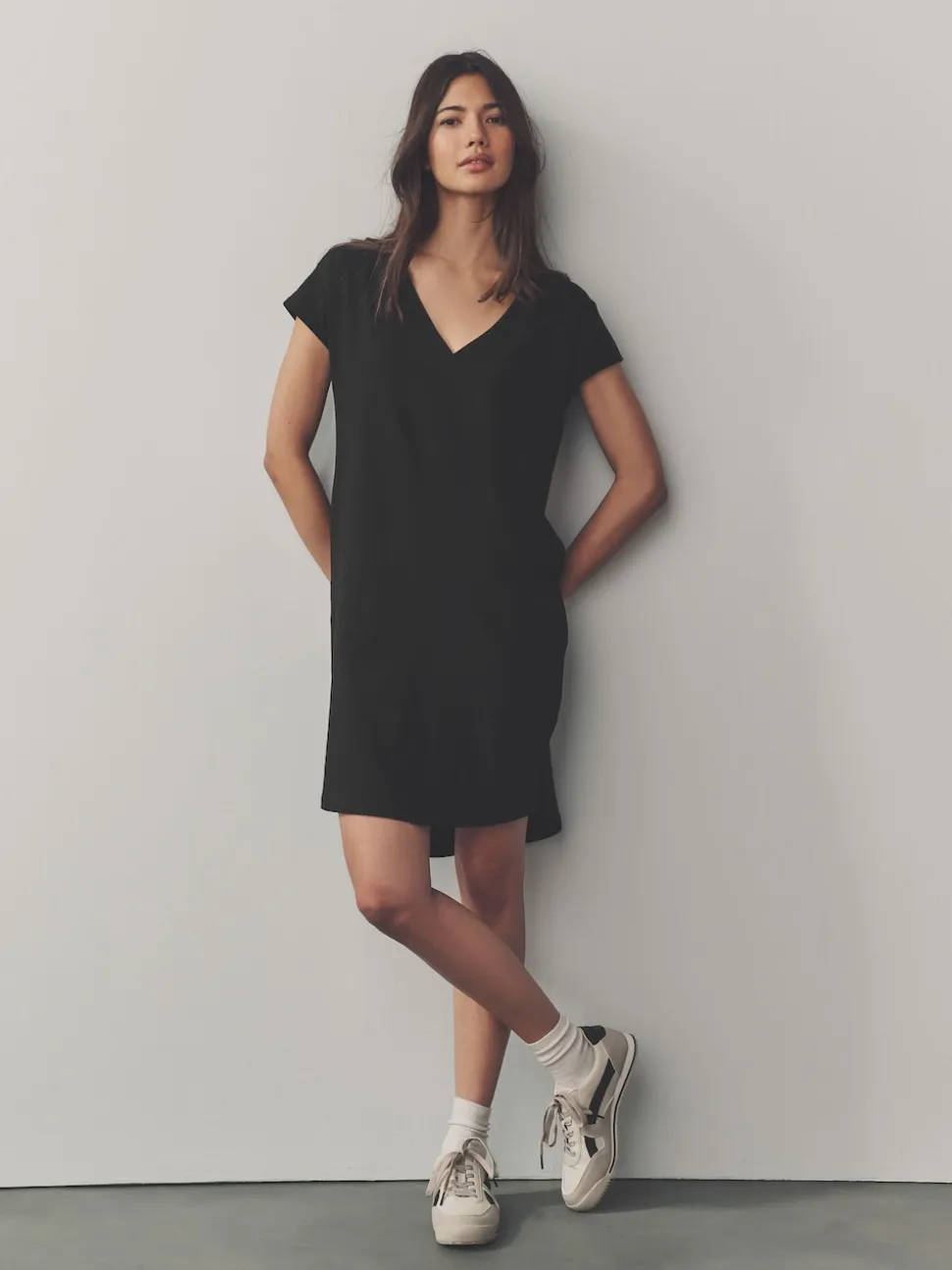 Zwart - 100% katoenen mini-jurk met V-hals en kapmouwtjes