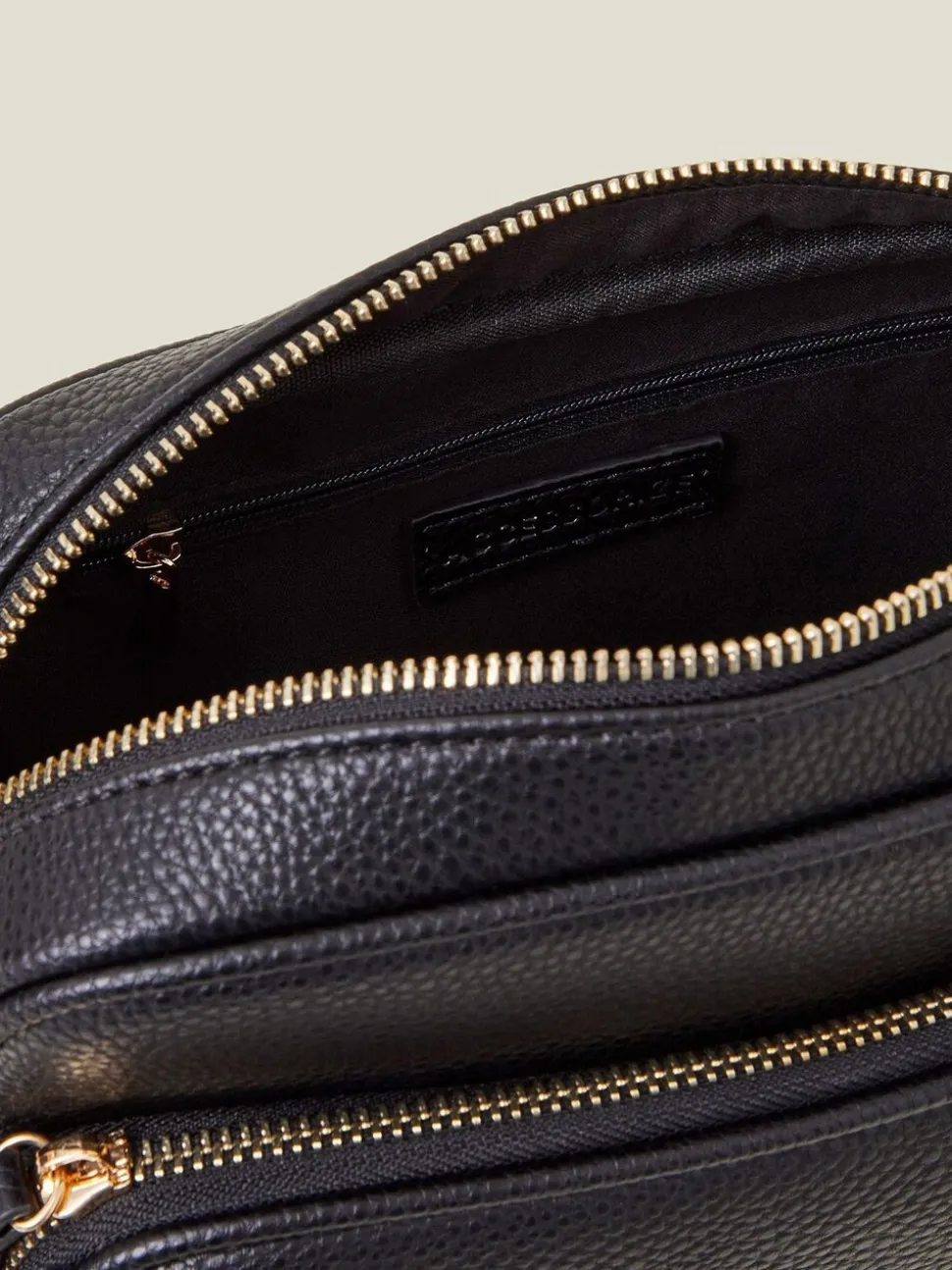 Zwart - Accessorize cameratas met dubbele rits