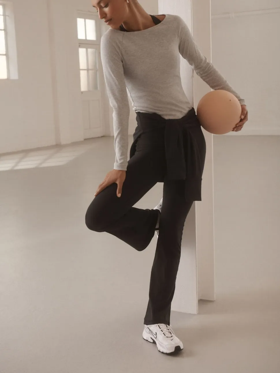 Zwart - Active Balance Wrap Front Flared Leggings