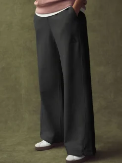 Zwart - adidas ALL SZN Fleece ruimvallende broek met wijde pijpen