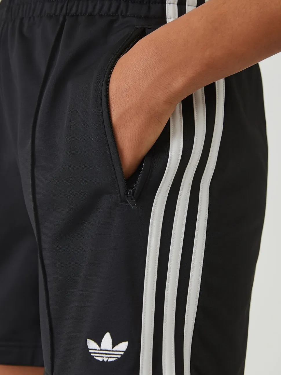 Zwart - Adidas Original Firebird shorts