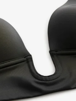 Zwart - A-E Multiway-bh met diep decolleté