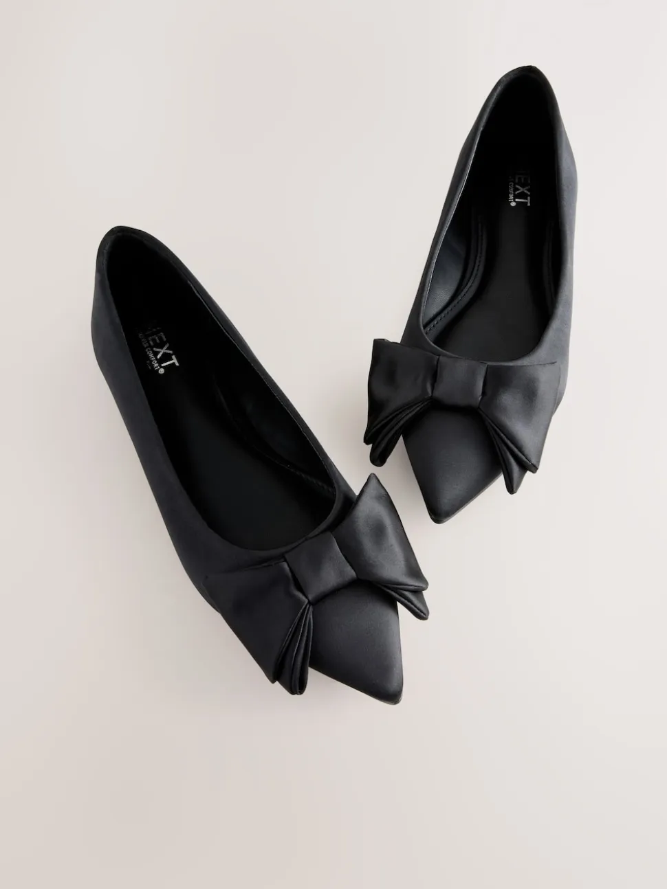 Zwart - Ballerina's met spitse neus en strik