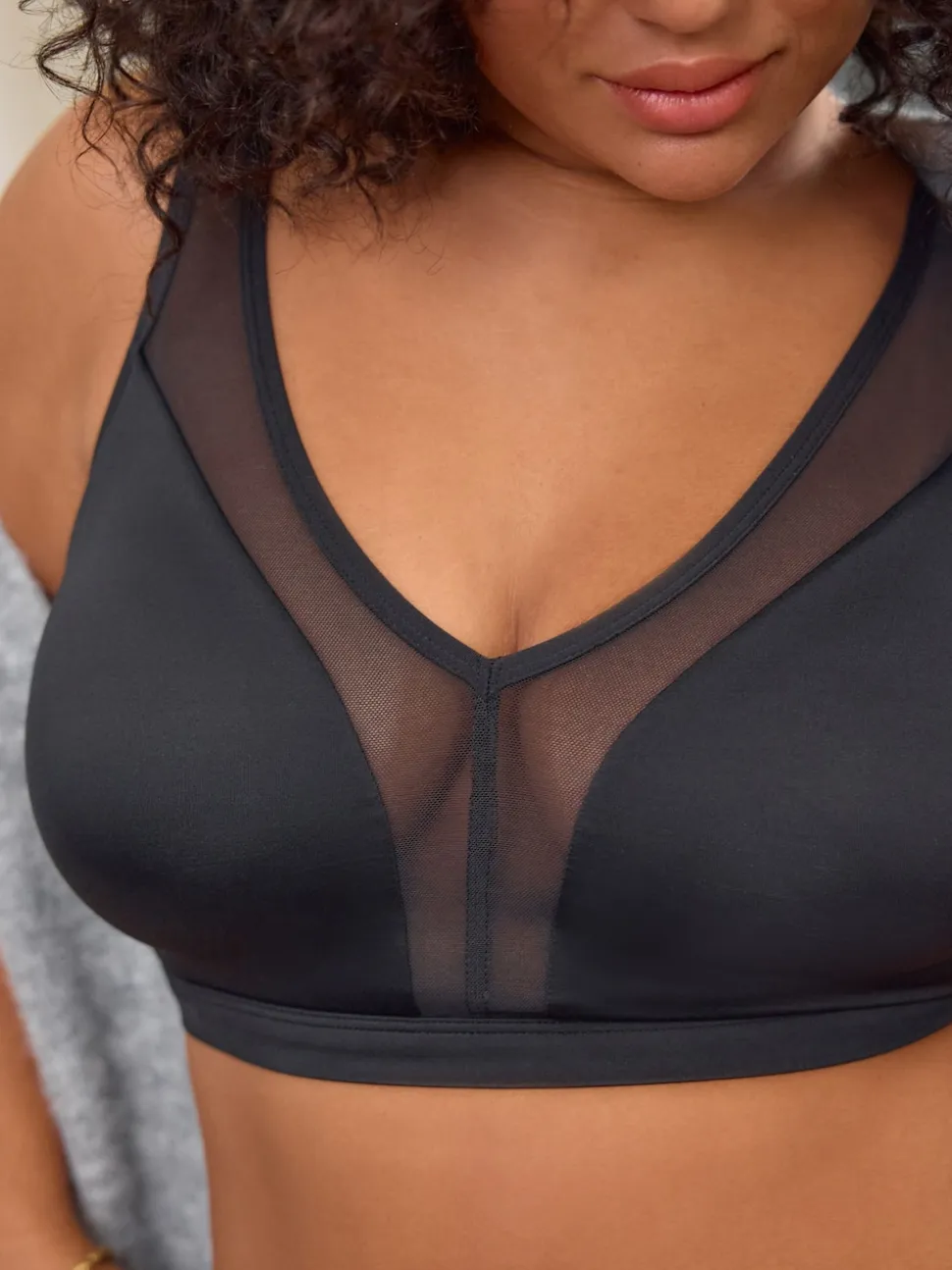Zwart - B-H beha met totale ondersteuning zonder beugel en ultiem comfort