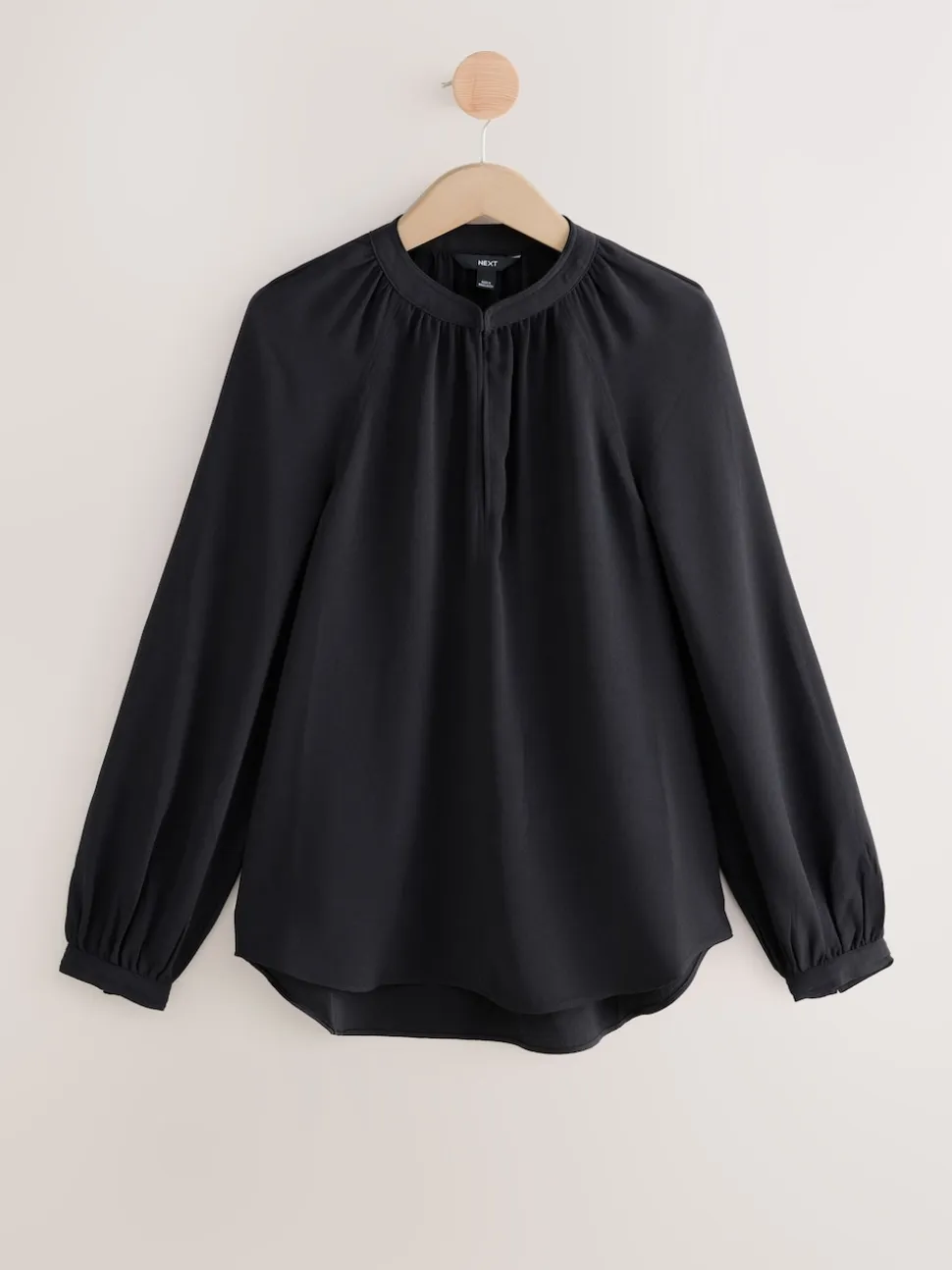 Zwart - Blouse met V-hals en lange mouwen