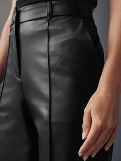 Zwart - Broek met rechte pijpen van imitatieleer