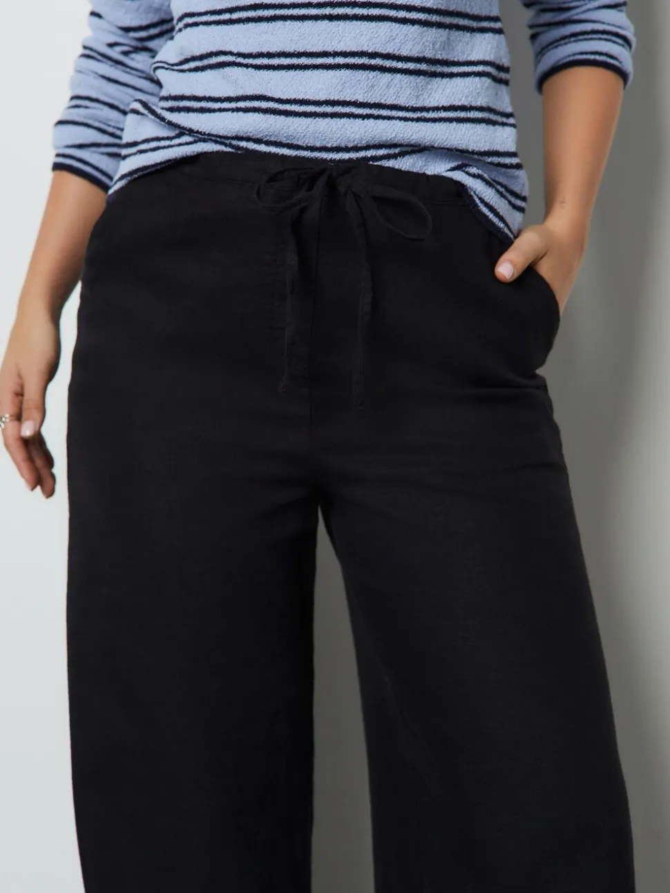 Zwart - Broek met wijde pijpen van gemengd linnen