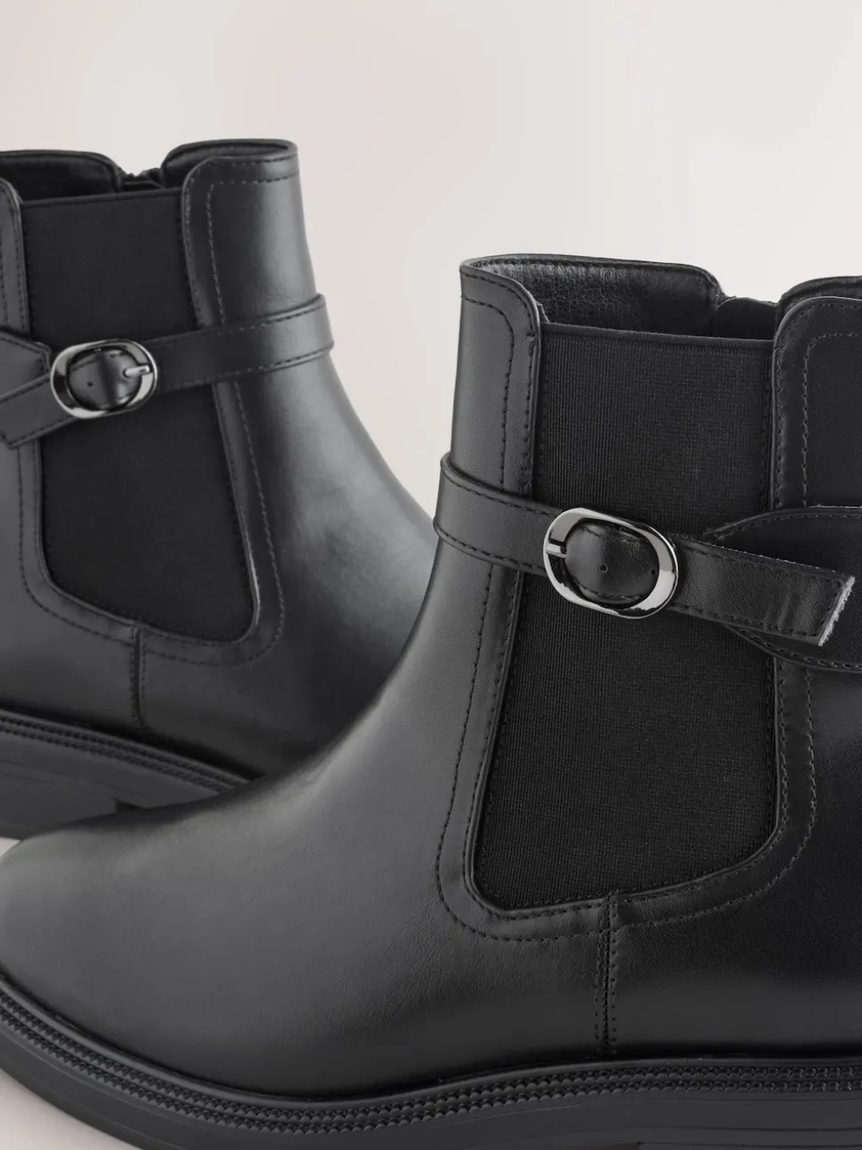 Zwart - Chelsea Boots met gesp