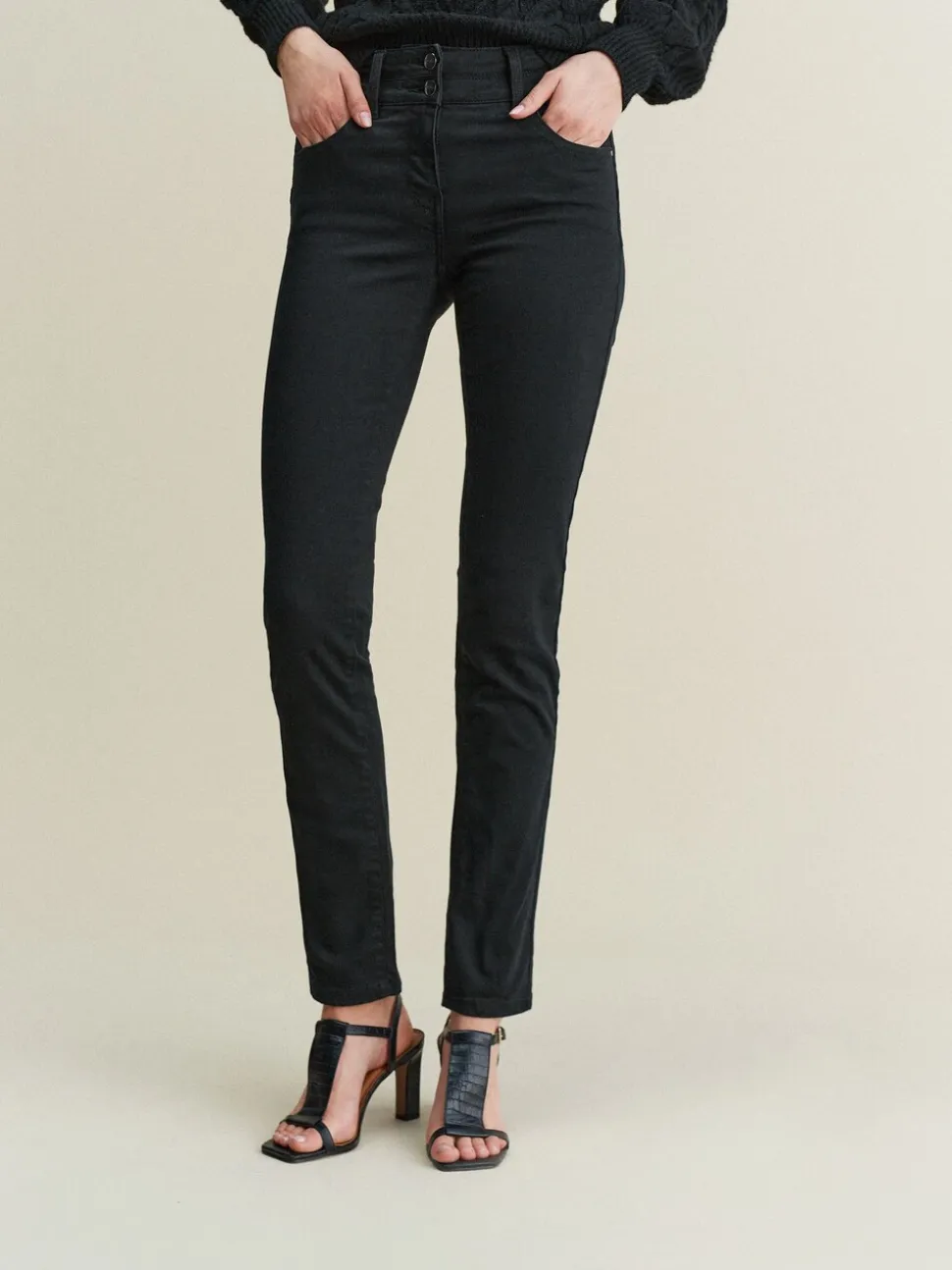 Zwart - Figuurvormende slim jeans