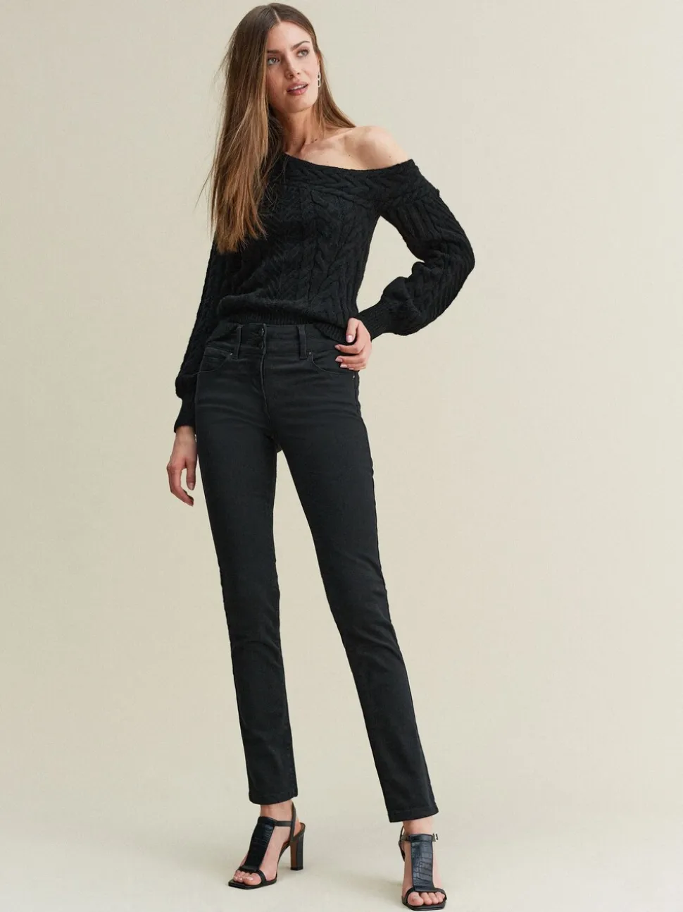 Zwart - Figuurvormende slim jeans
