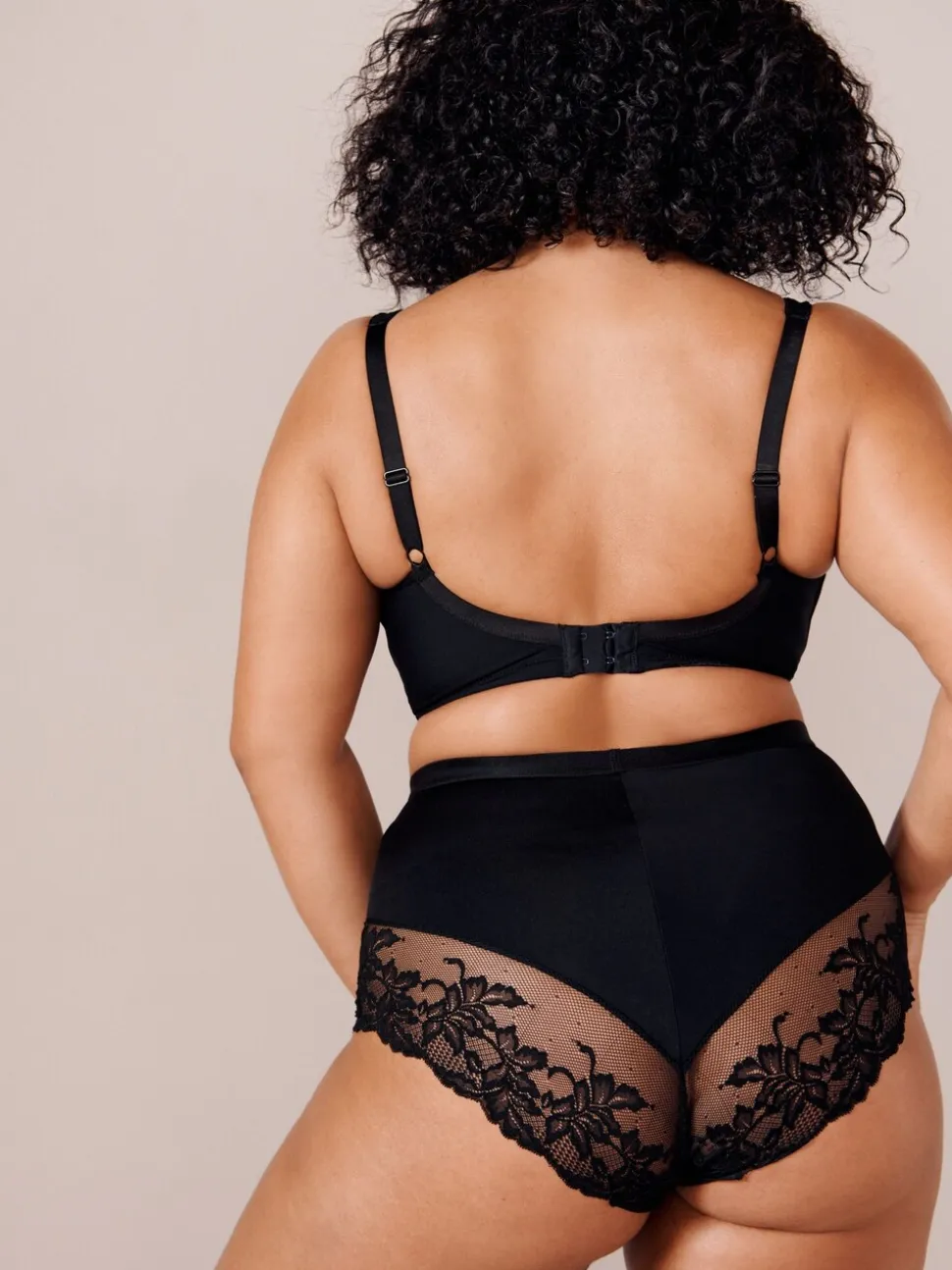 Zwart - F-K cup beha met ultiem comfort, gewatteerde bandjes, zonder vulling, zonder beugel en met zijsteun