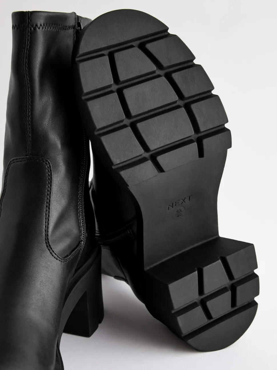 Zwart - Forever Comfort® - Enkellange soklaarzen met grove zool