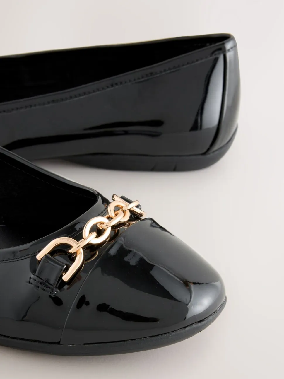 Zwart - Forever Comfort® ballerina's met ketting en hardware