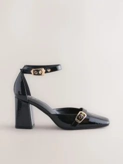 Zwart - Forever Comfort® Buckle Closed Toe Block Heels
