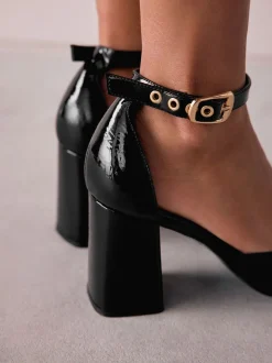 Zwart - Forever Comfort® Buckle Closed Toe Block Heels