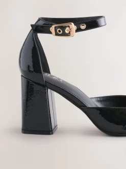 Zwart - Forever Comfort® Buckle Closed Toe Block Heels