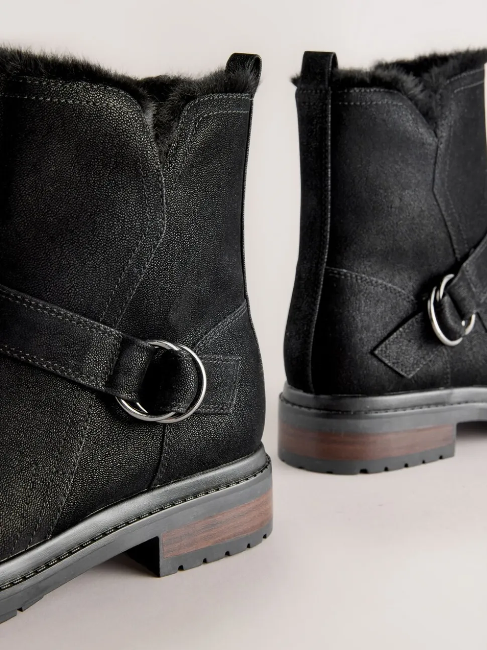 Zwart - Forever Comfort® Faux Fur Hardware Ankle Boots