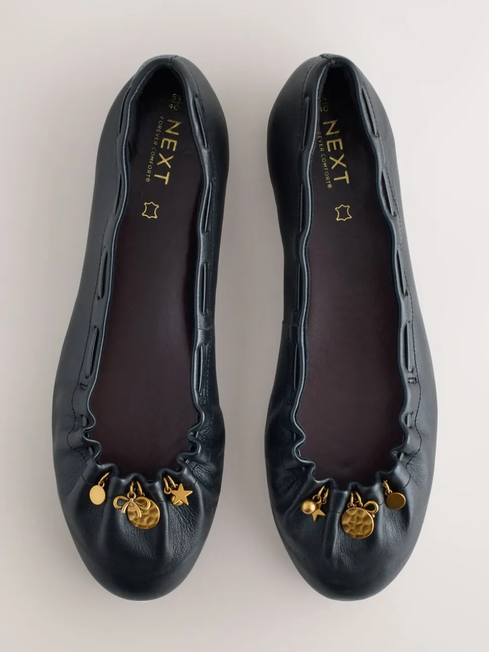 Zwart - Forever Comfort® Leather Ruched Charm Ballet Flats