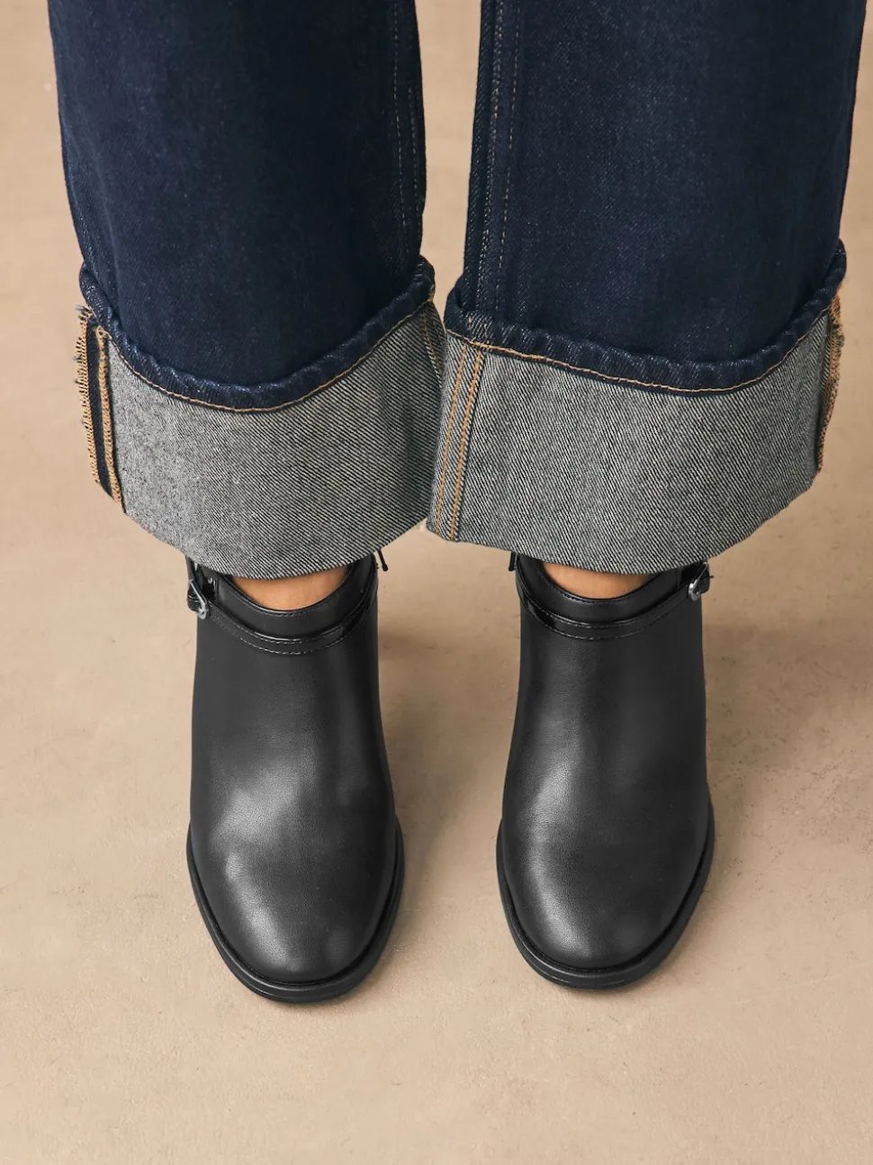 Zwart - Forever Comfort® Round Toe Block Heel Buckle Detail Shoe Boots