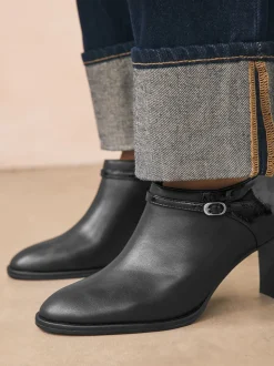 Zwart - Forever Comfort® Round Toe Block Heel Buckle Detail Shoe Boots
