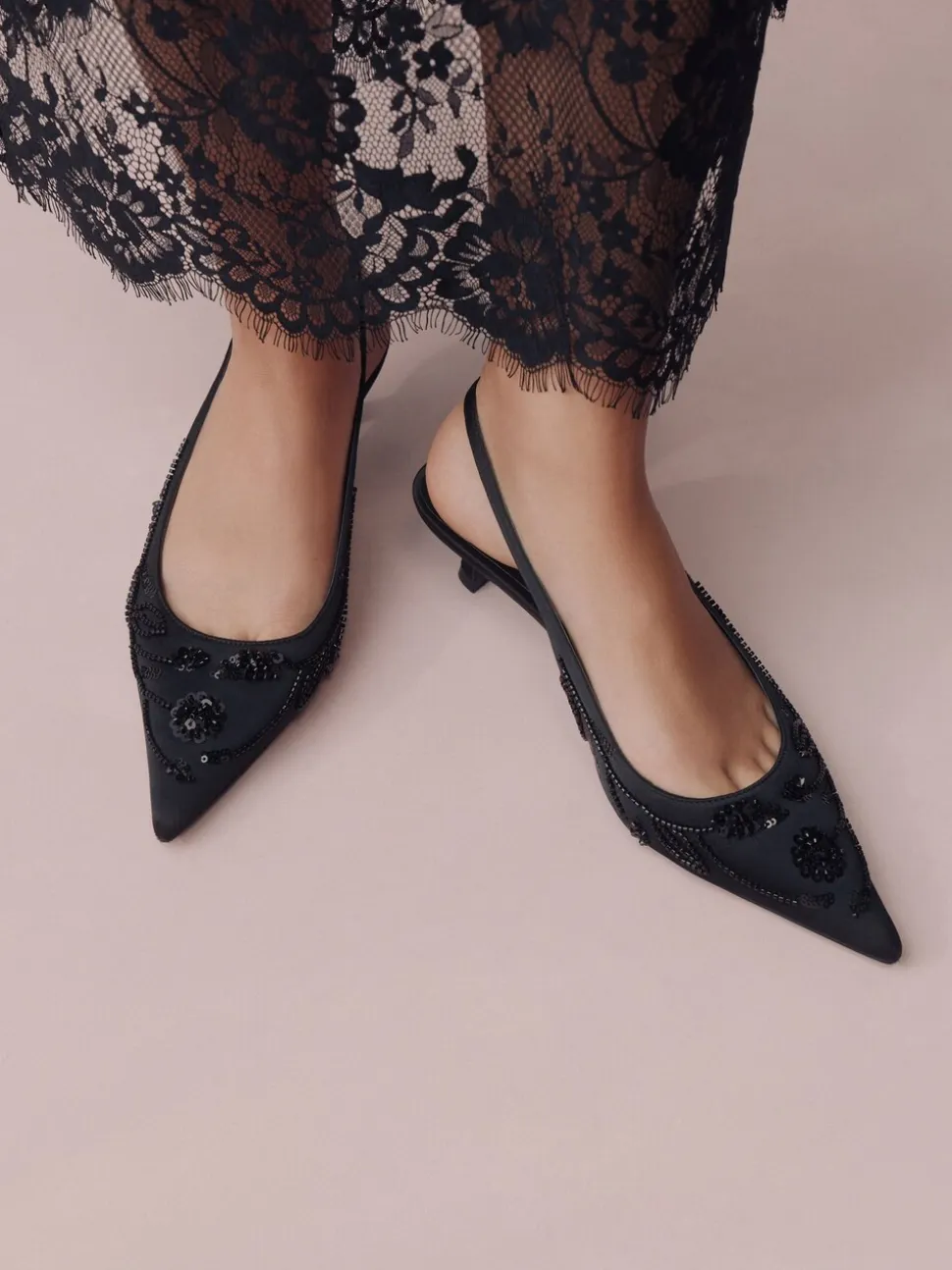 Zwart - Forever Comfort satijnen slingbacks met kralen en hakje