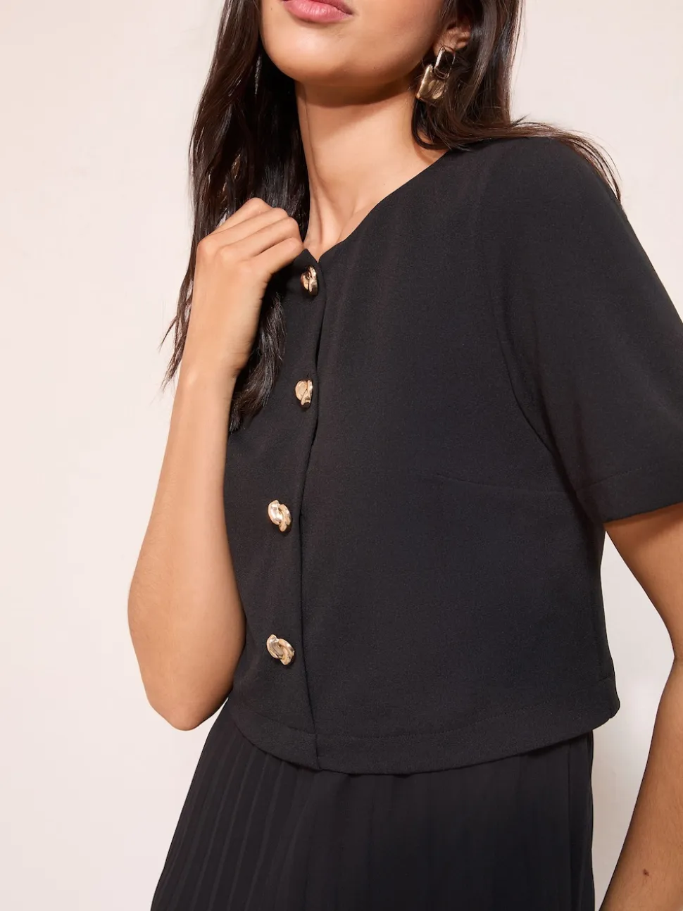 Zwart - Friends Like These Button Down 2-In-1 Pleated Dress