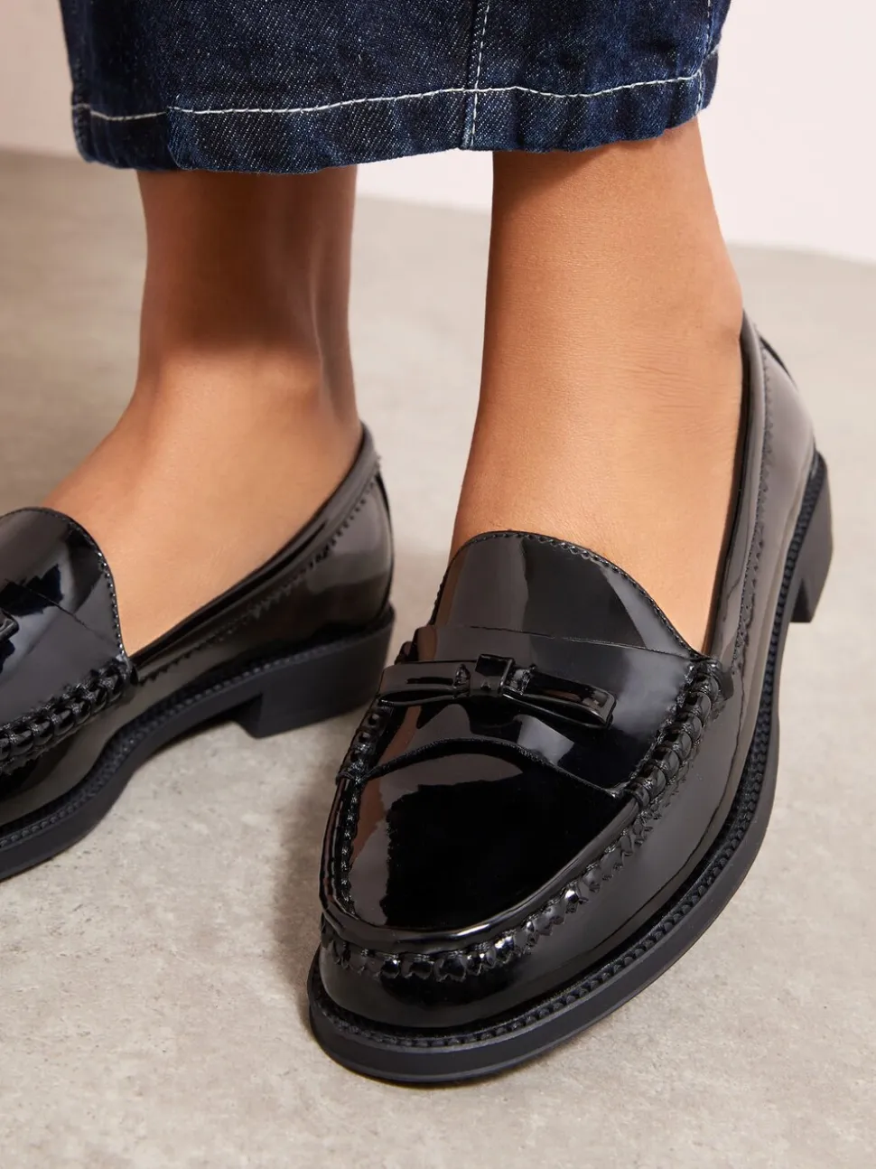 Zwart - Friends Like These Patent Faux Leather Comfort Bow Smart Loafers