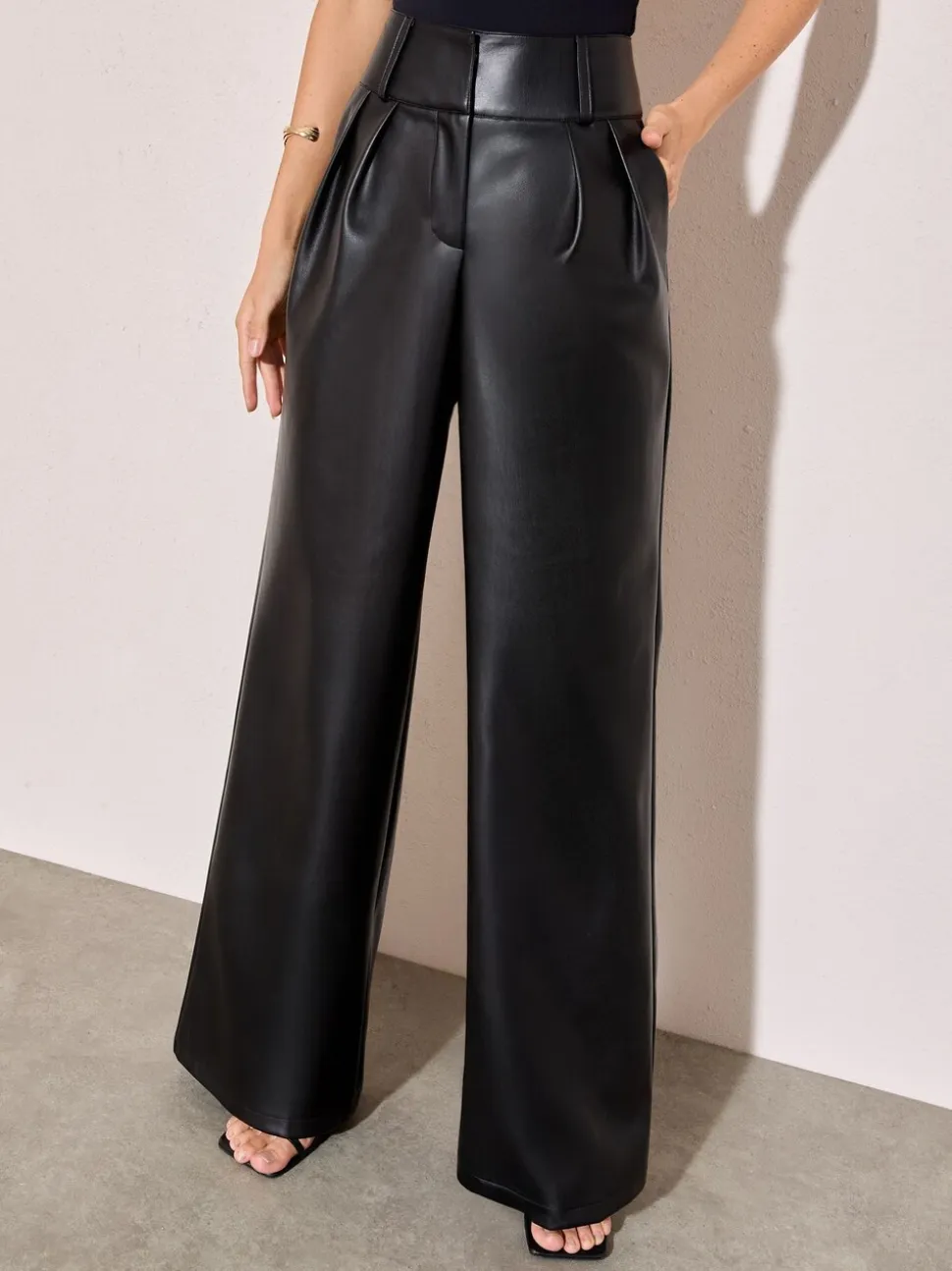 Zwart - Friends Like These Faux Leather Pleated Wide Leg Trousers