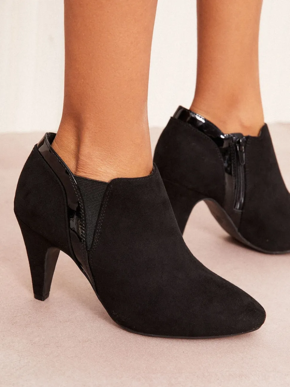 Zwart - Friends Like These Mid Heel Mix Material Ankle Boots