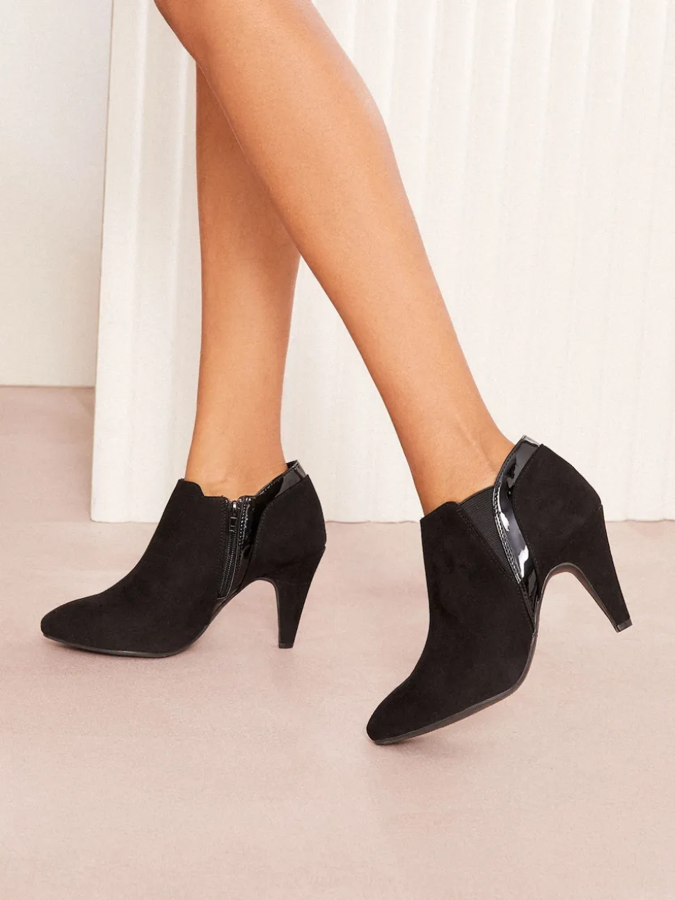 Zwart - Friends Like These Mid Heel Mix Material Ankle Boots