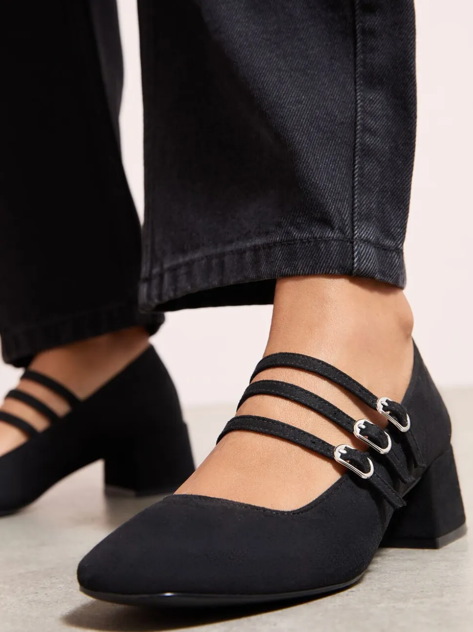 Zwart - Friends Like These Triple Strap Low Block Heel Smart Mary Jane Court Shoes