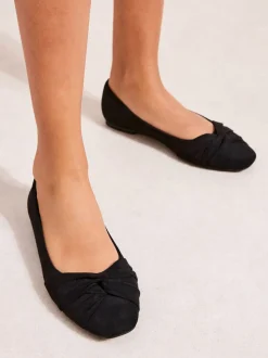 Zwart - Friends Like These Ballerina's met gedraaide details en ronde neus