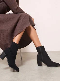 Zwart - Friends Like These Faux Suede Mid Heel Western Style Smart Sock Ankle Boots