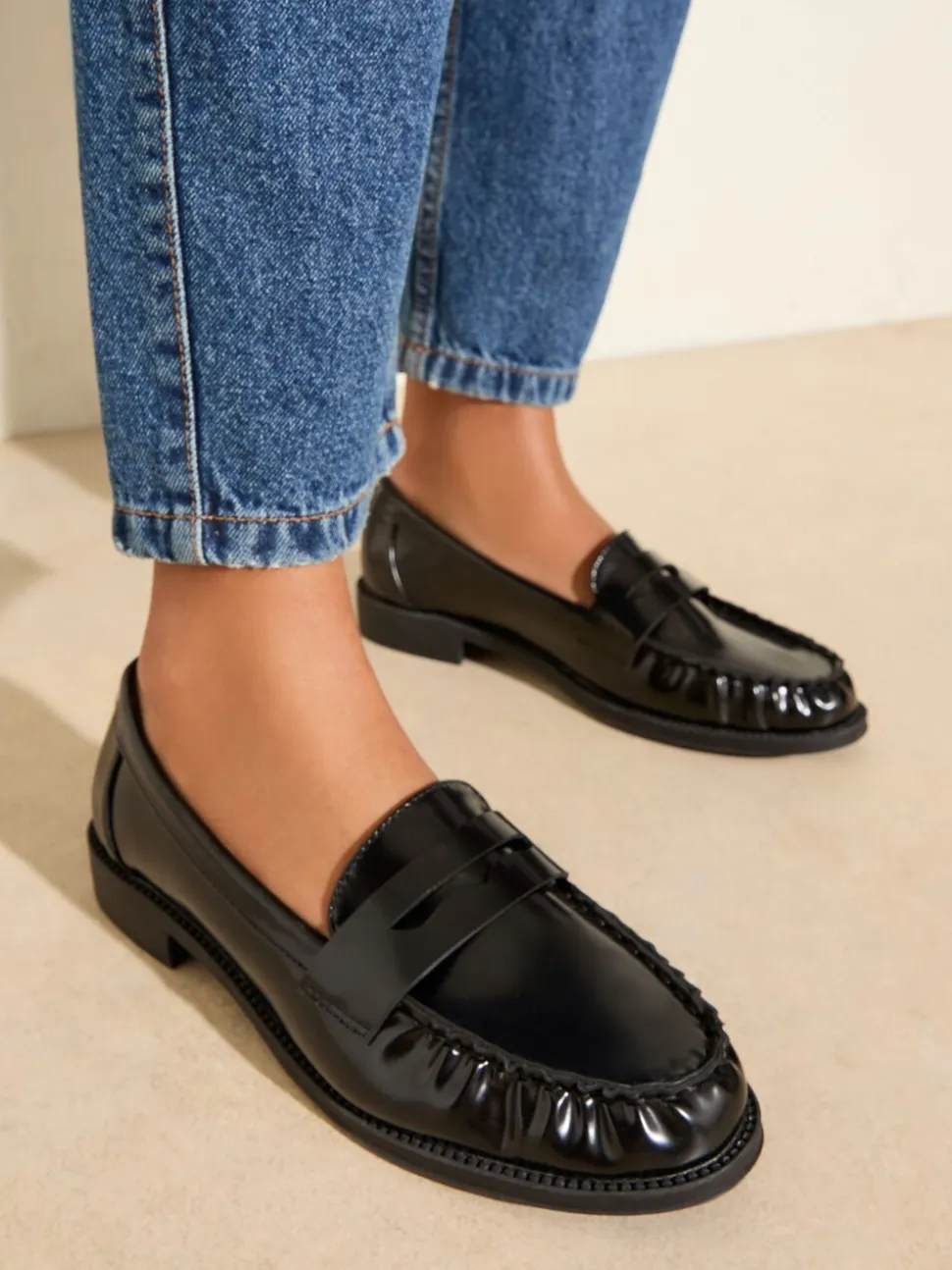 Zwart - Friends Like These Flat Ruched Comfort Slip On Penny Loafers