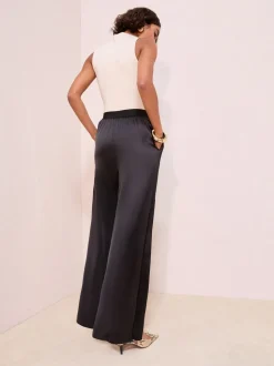 Zwart - Friends Like These Super Wide Leg Satin Trousers