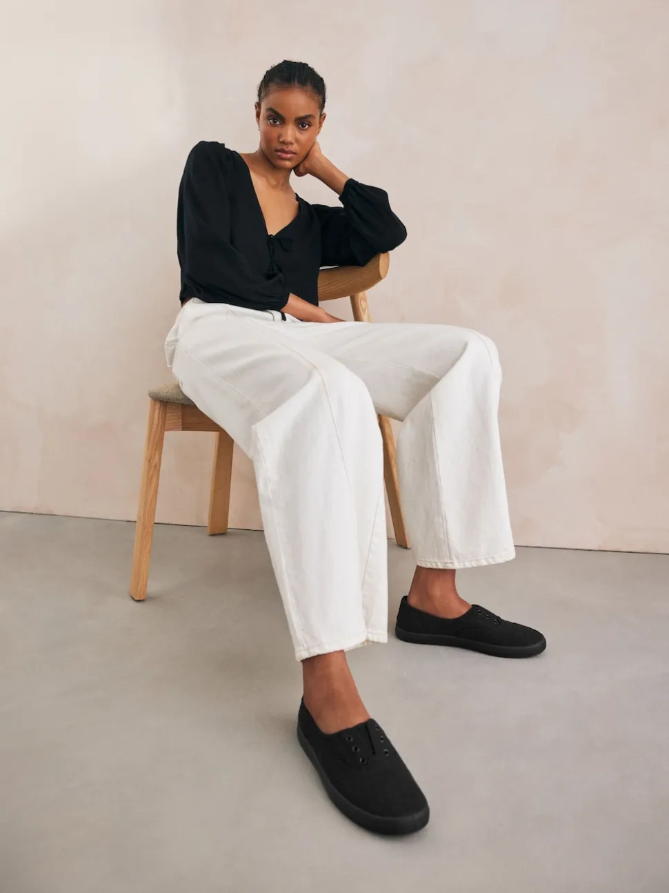 Zwart - Geborduurde veterloze canvas instapsneakers